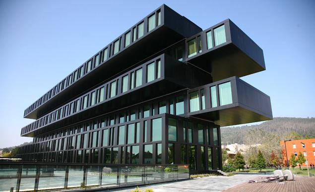 Axis Viana Hotel