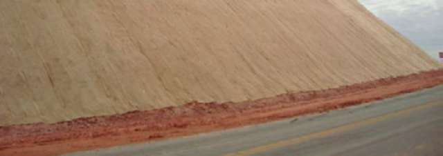 Biomanta em corte de rodovias e ferrovias