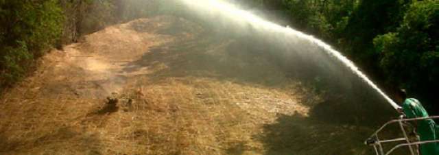 Biomanta em taludes de canais de irrigação de rios e lagoas