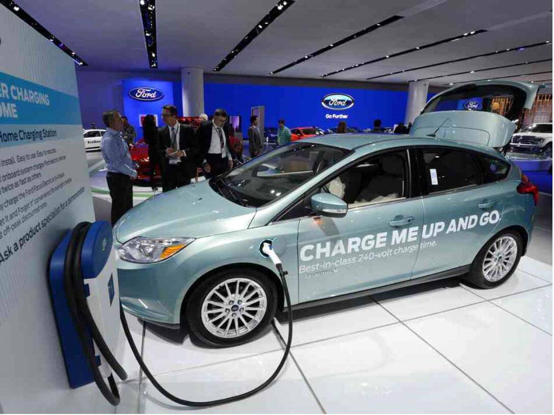 Carros Elétricos movidos a energia verde