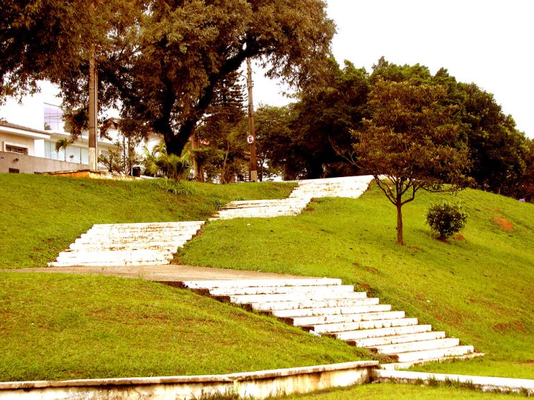 Geotêxteis em obras de contenção: por que continuam sendo indispensáveis?